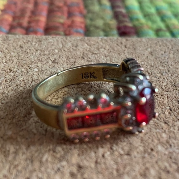 18Kt Gold Garnet Ring - Picture 1 of 5